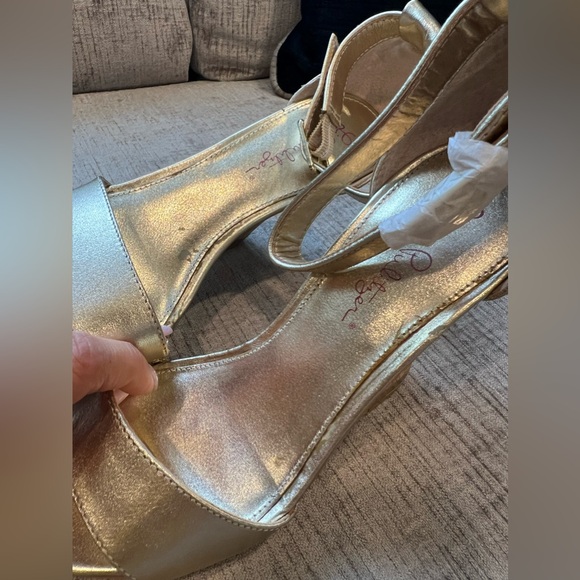 LILLY PULITZER BRIDGETT GOLD METALLIC LEATHER SANDALS size 7 - Picture 10 of 12